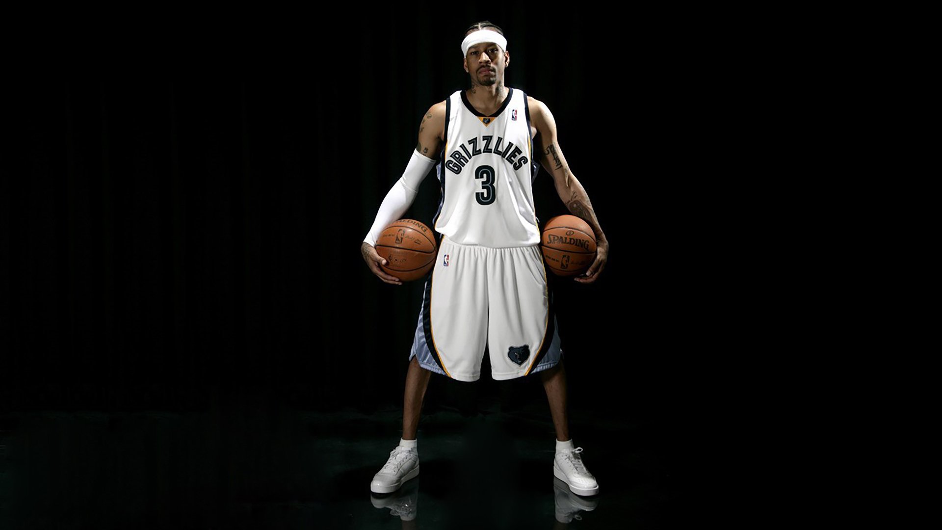 2016年总决赛第七场：勇士在最后几秒通过“水花兄弟”库里和汤普森的三分完成逆转，以赛季最精彩的逆转之一结束，勇夺总冠军。